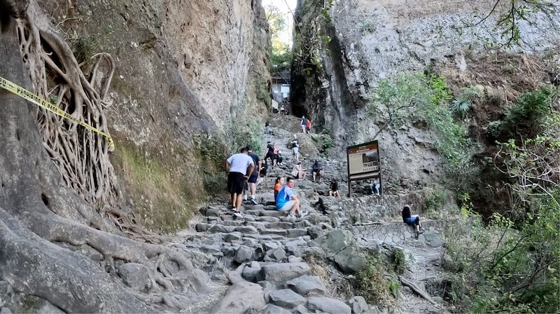 Mexico 26: Gathering of The Faithful