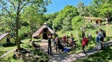 Divinicus 25: Group Arriving
